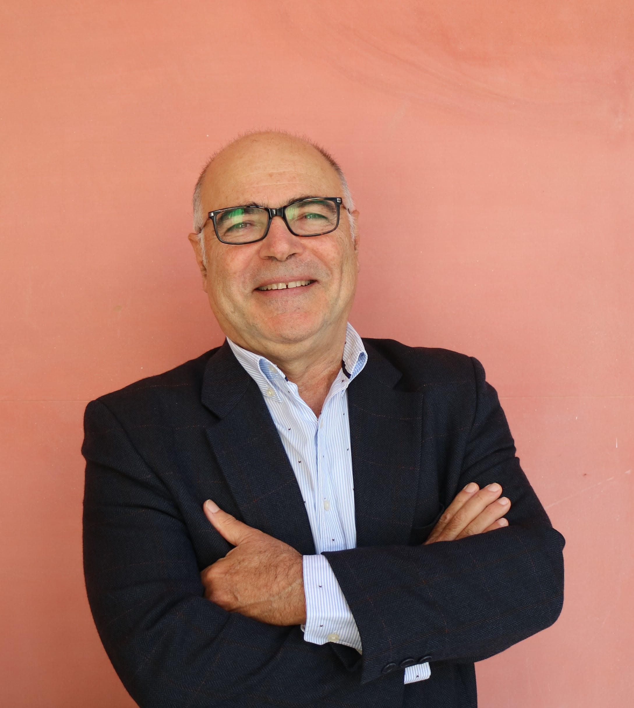 Profesor Manuel Cebrián de la Serna, Catedrático de Tecnología Educativa en el departamento de Didáctica y Organización Escolar de la Universidad de Málaga.